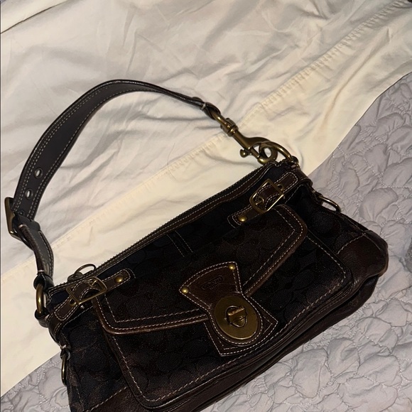Coach Legacy Brown Leather Shoulder Bag with Gold Hardware - Picture 2 of 6